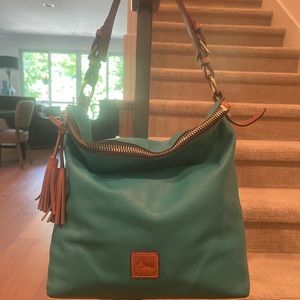 Dooney & Bourke Large Leather Hobo Bag with wallet. Perfect for summer!